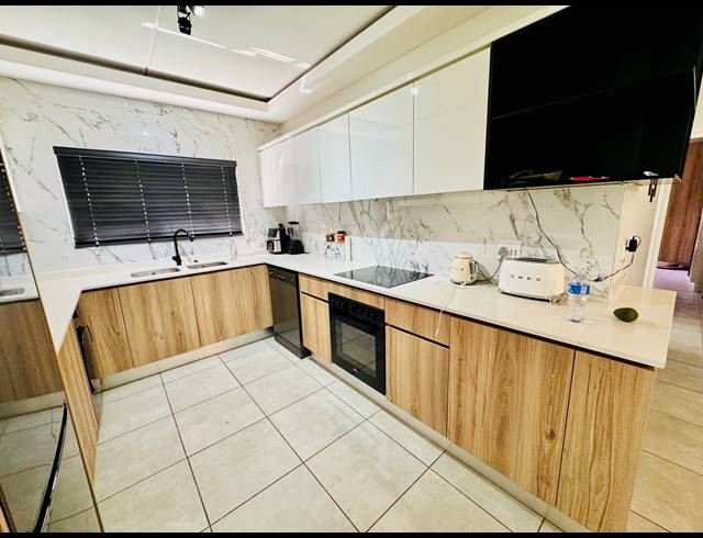 3 BEDROOM FLAT FOR SALE IN WATERFALL